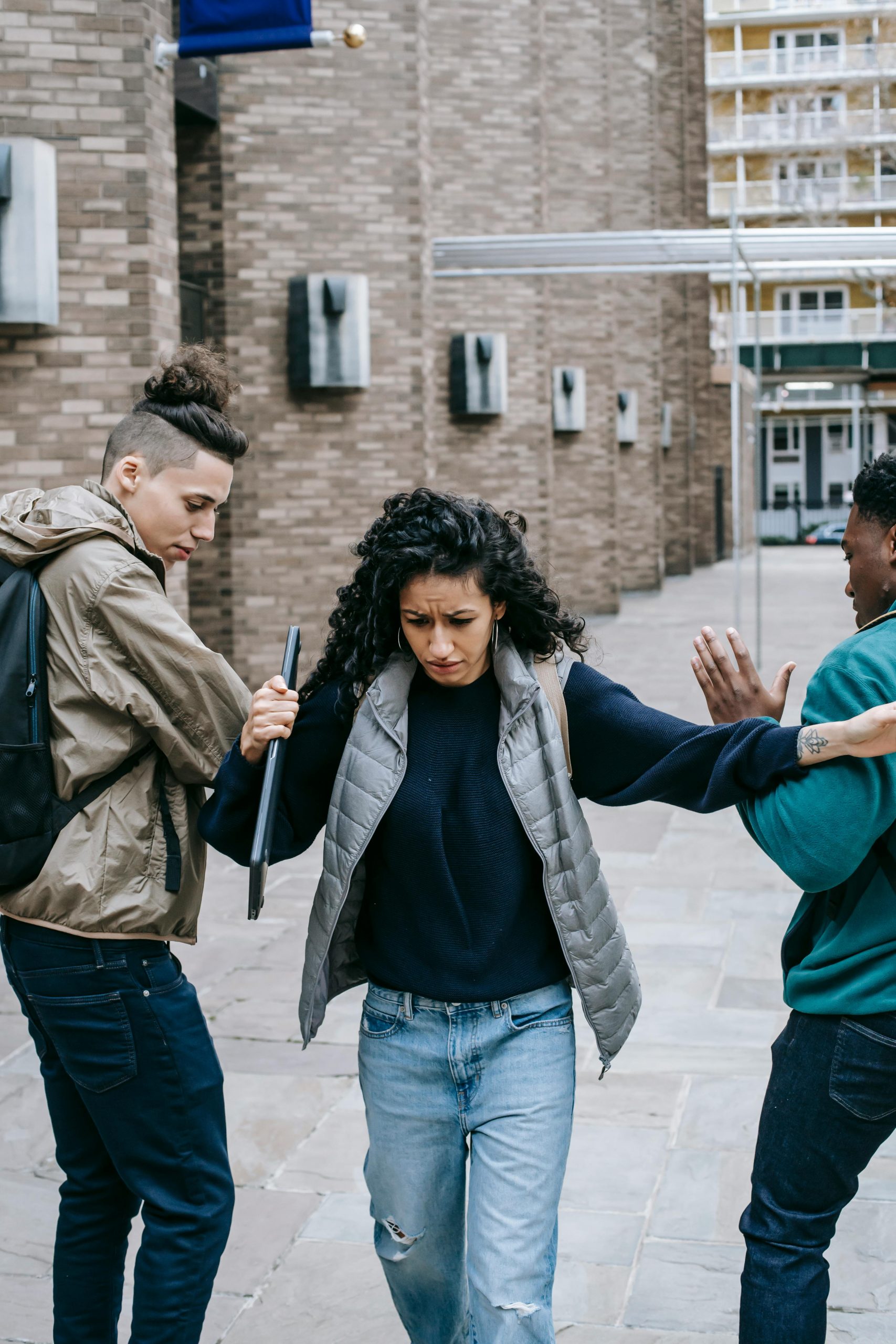 Comportement du pervers narcissique dans votre dos